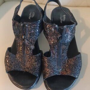 Spring Step Leather Upper Bronze Metallic sling back sandal w/zipper Size 40